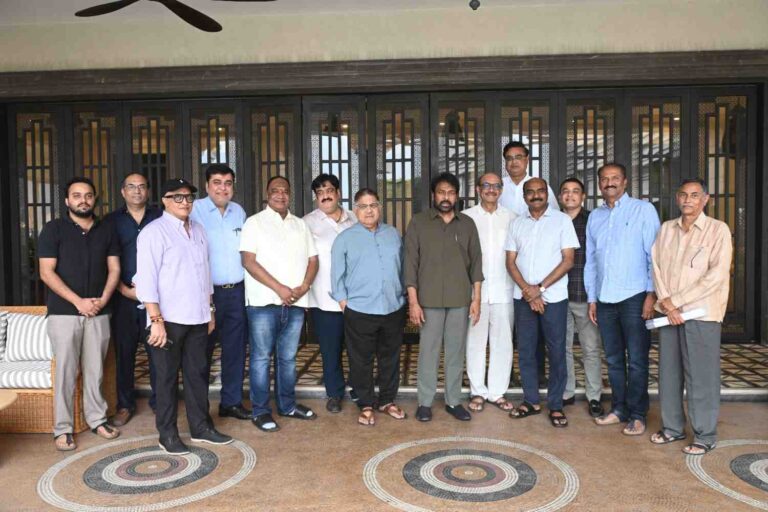 chiru-with-exibitors