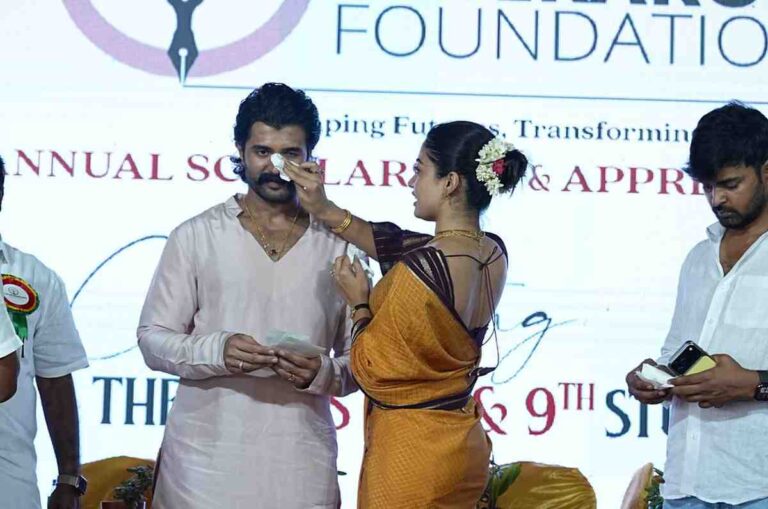 Vijay Devarakonda Rashmika Latest Photos (1)