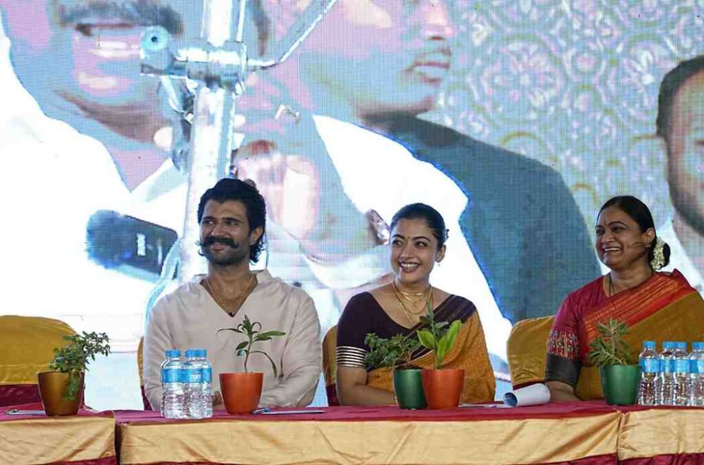 Vijay Devarakonda Rashmika Latest Photos (6)